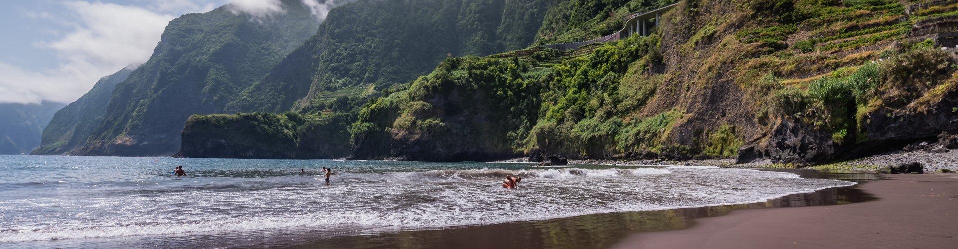 Scenic view of Madeirã, PT coastline